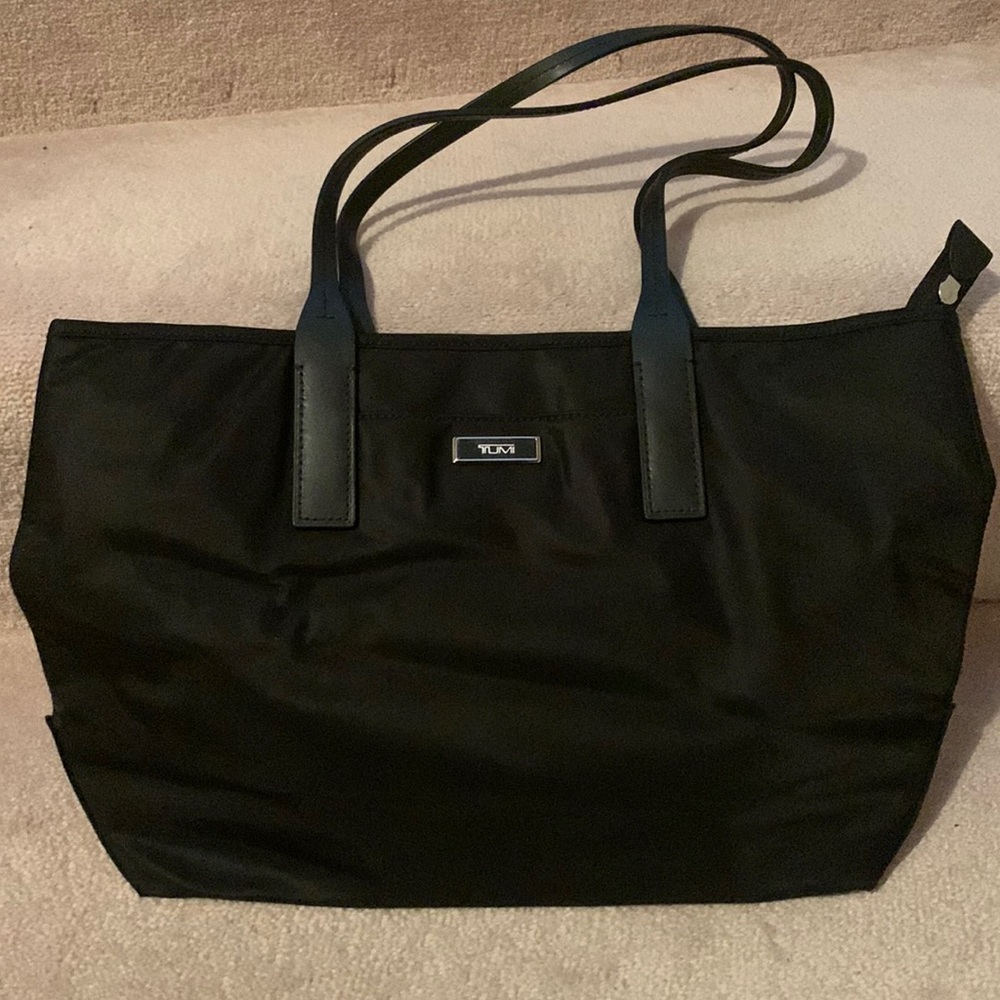 Travel tote